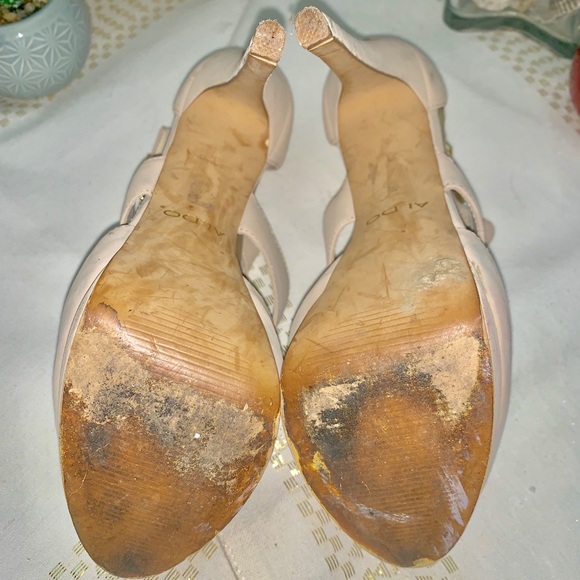 Tan Aldo heels Size. 7 - Picture 4 of 4